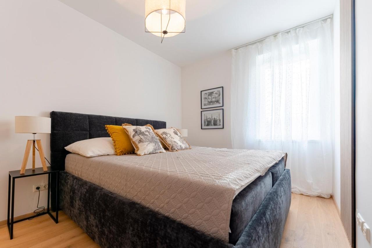 Garden.Lounge Krems Am Steinertor Apartment Bagian luar foto