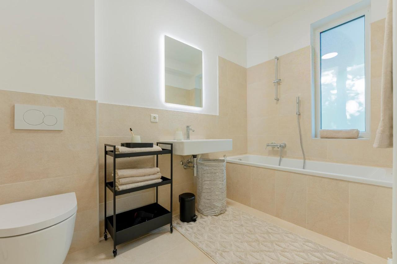 Garden.Lounge Krems Am Steinertor Apartment Bagian luar foto